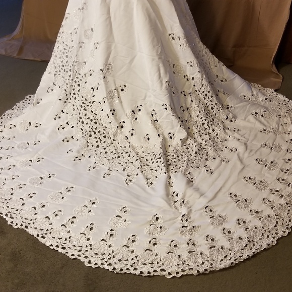 Oleg Cassini Hawaiian Style Wedding Dress - Picture 3 of 8